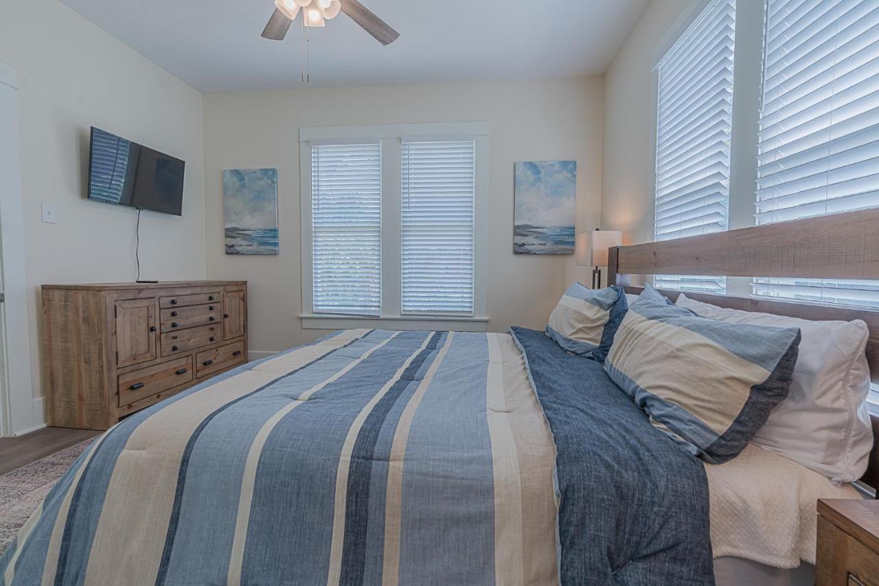 Uptown Cottage Newly Updated Home Near The Strand Galveston Harbor And Utmb Buitenkant foto